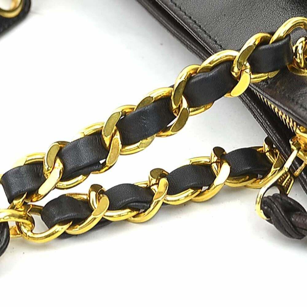 CHANEL Black Leather Shoulder Bag - Picture 8 of 15